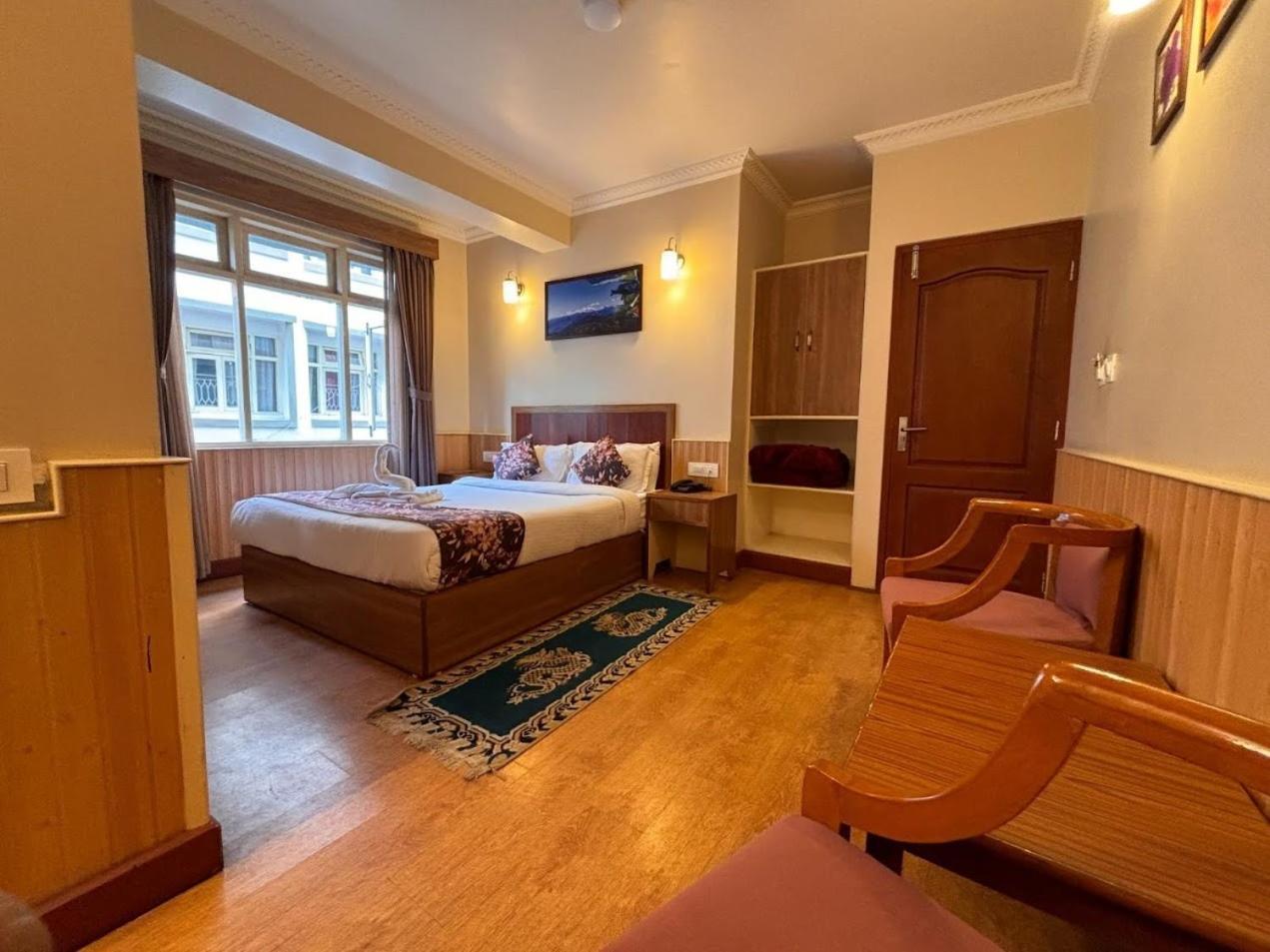 Serenity Taksa Palace Hotel Darjeeling  Bagian luar foto