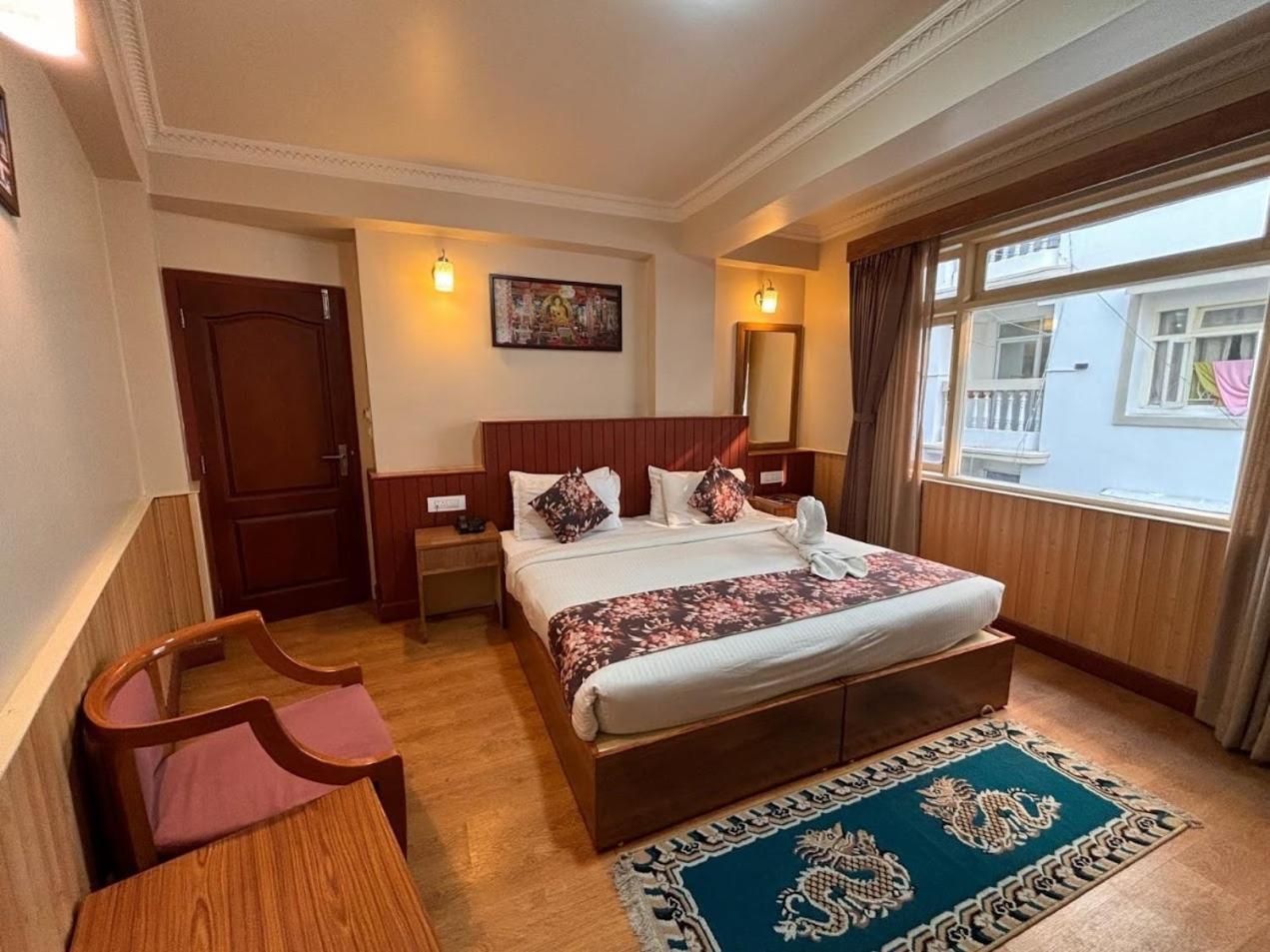 Serenity Taksa Palace Hotel Darjeeling  Bagian luar foto
